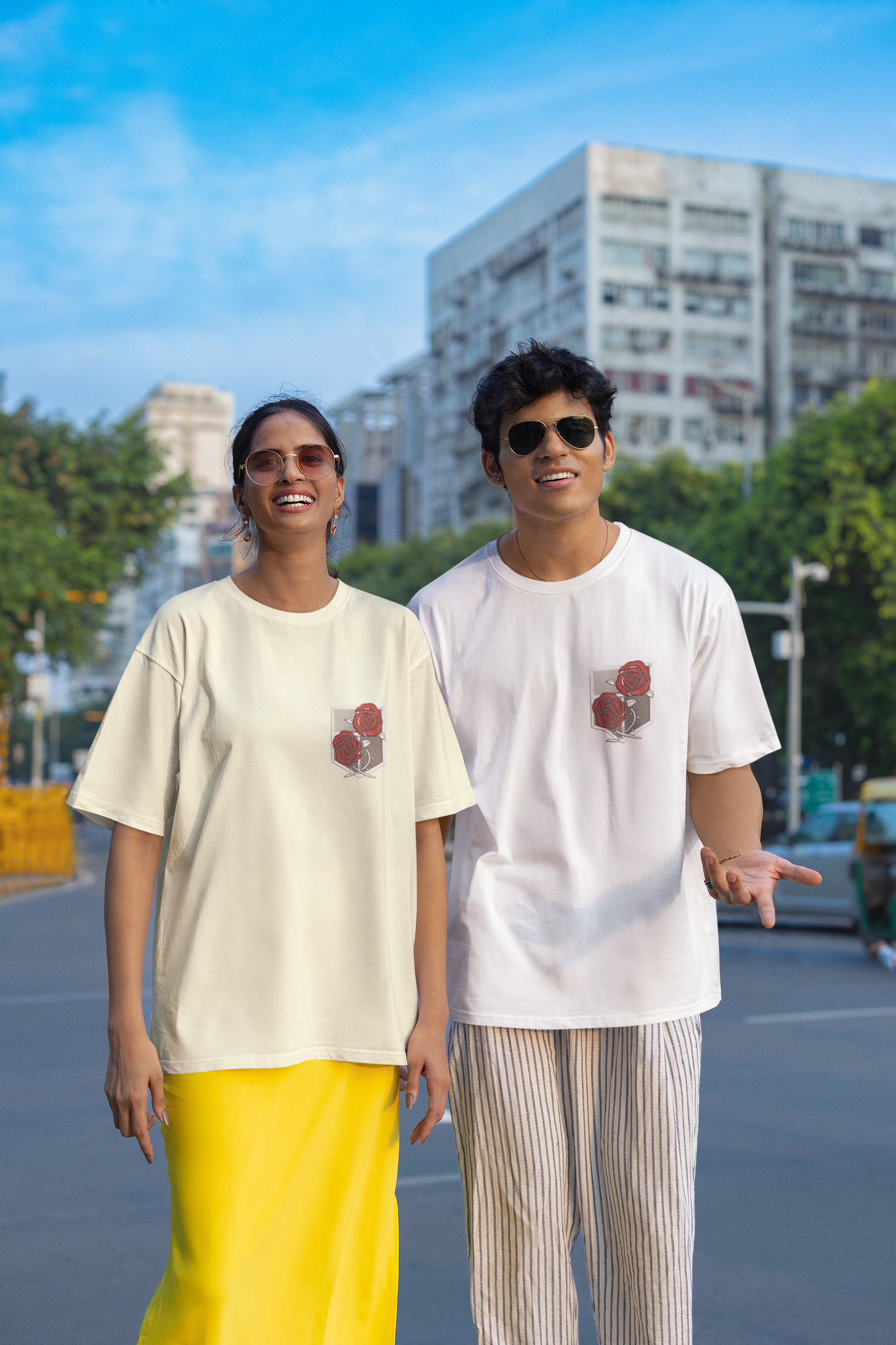 Shield Emblem With Two Stylized Red Roses Unisex Oversized Classic T-Shirt